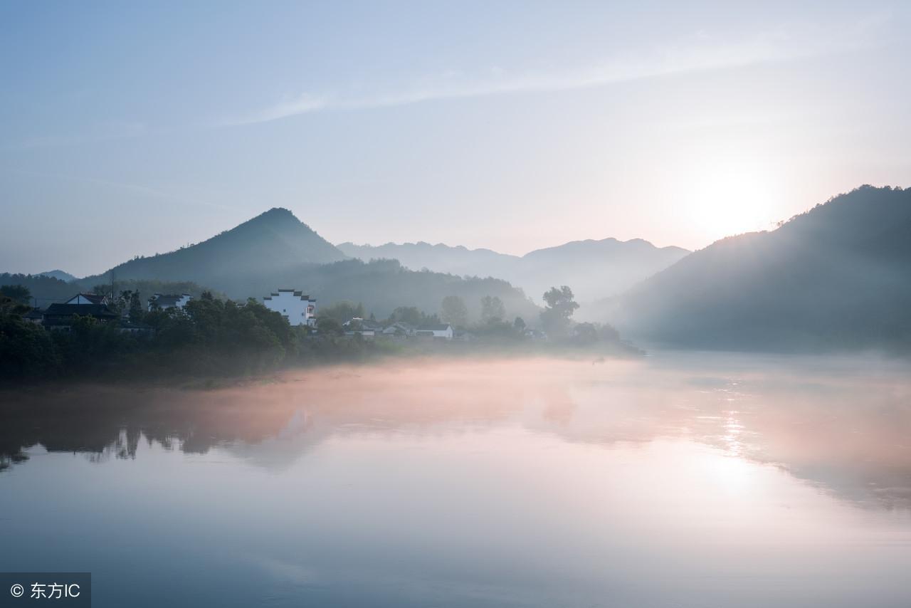 形容山水意境的诗句（游山玩水的诗词）