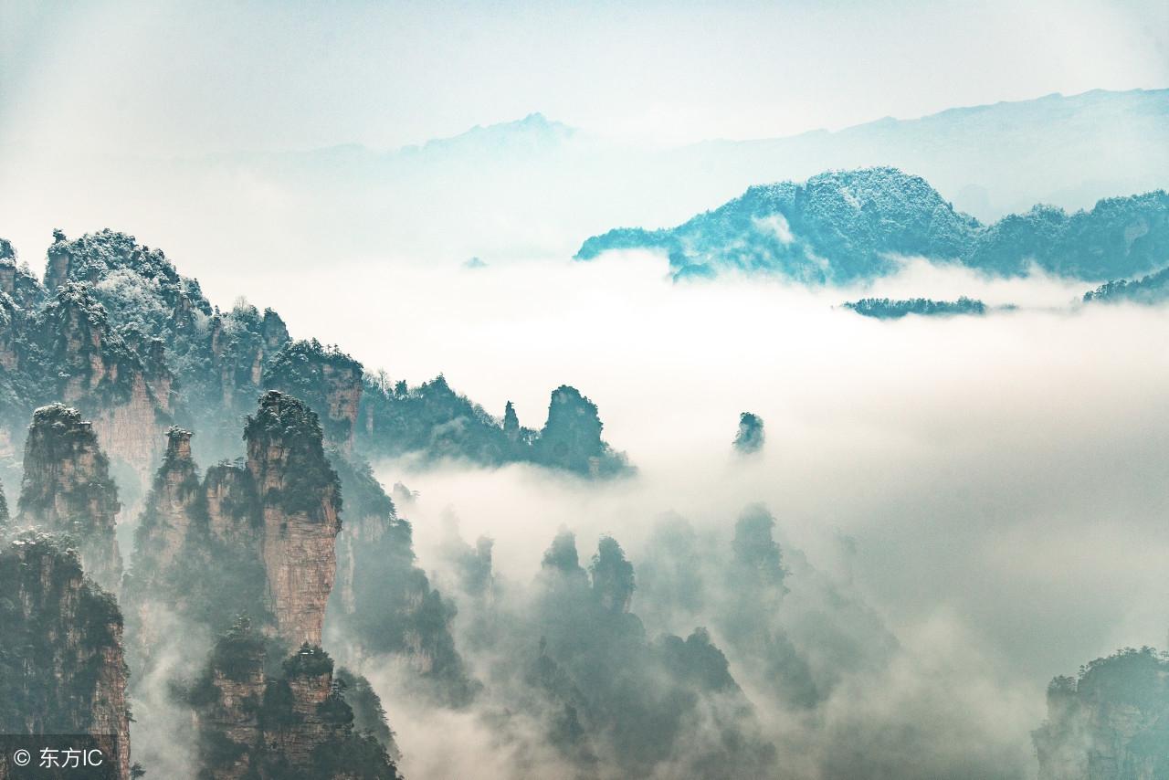 形容山水意境的诗句（游山玩水的诗词）