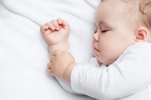 宝宝几个月能睡整觉（科学哄睡方法）