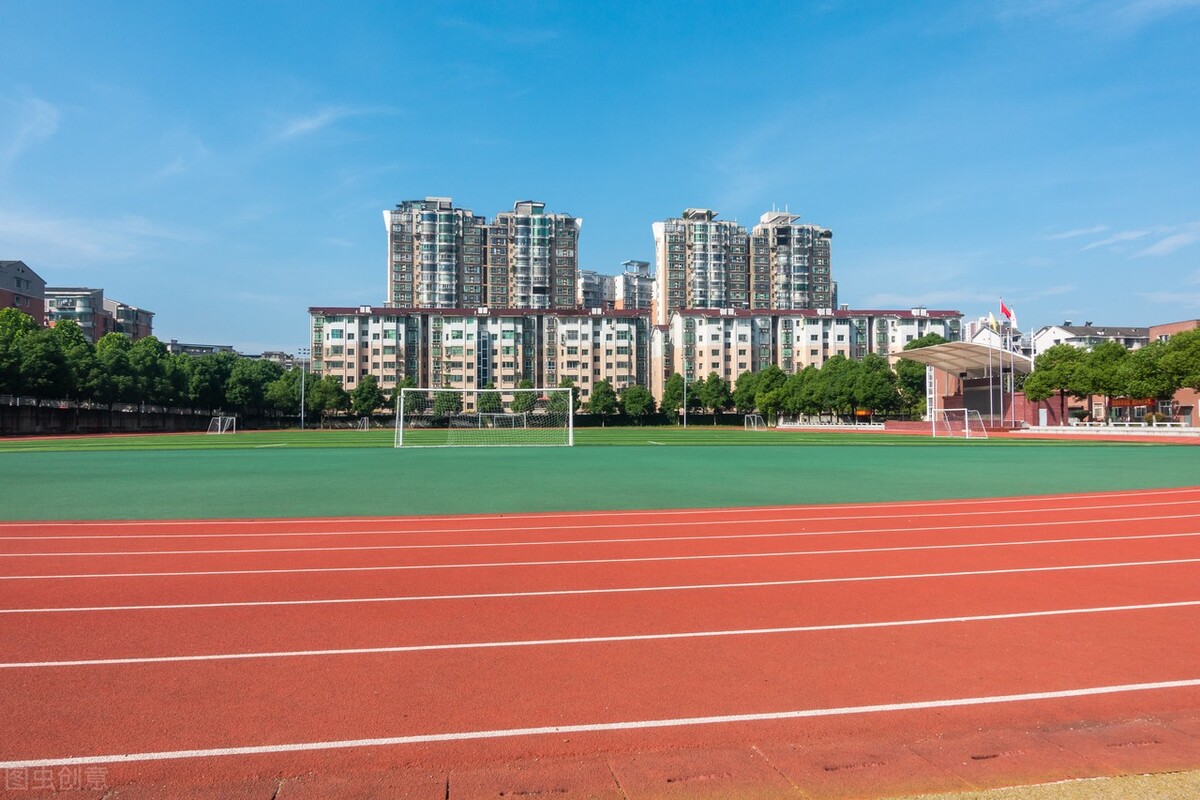 秋天的校园小学作文欣赏（秋天的校园优秀范文摘抄）