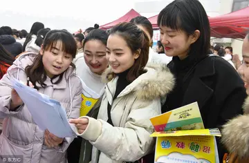 2022幼师面试自我介绍简短及范文（幼师面试最佳技巧自我介绍）