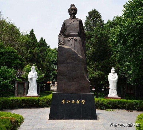 长沙太守张仲景衙门大堂行医（坐堂大夫的由来）