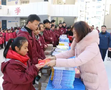 2022学生捐书公益活动策划方案范本（学生捐书助学献爱心主题方案模板）