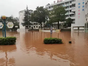 2022学校突降暴雨安全应急预案范例（学校突发暴雨天气应急预案范本）