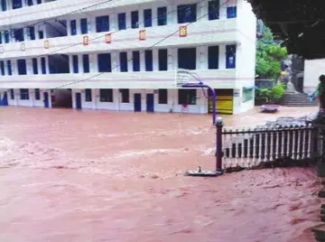 2022学校突降暴雨安全应急预案范例（学校突发暴雨天气应急预案范本）