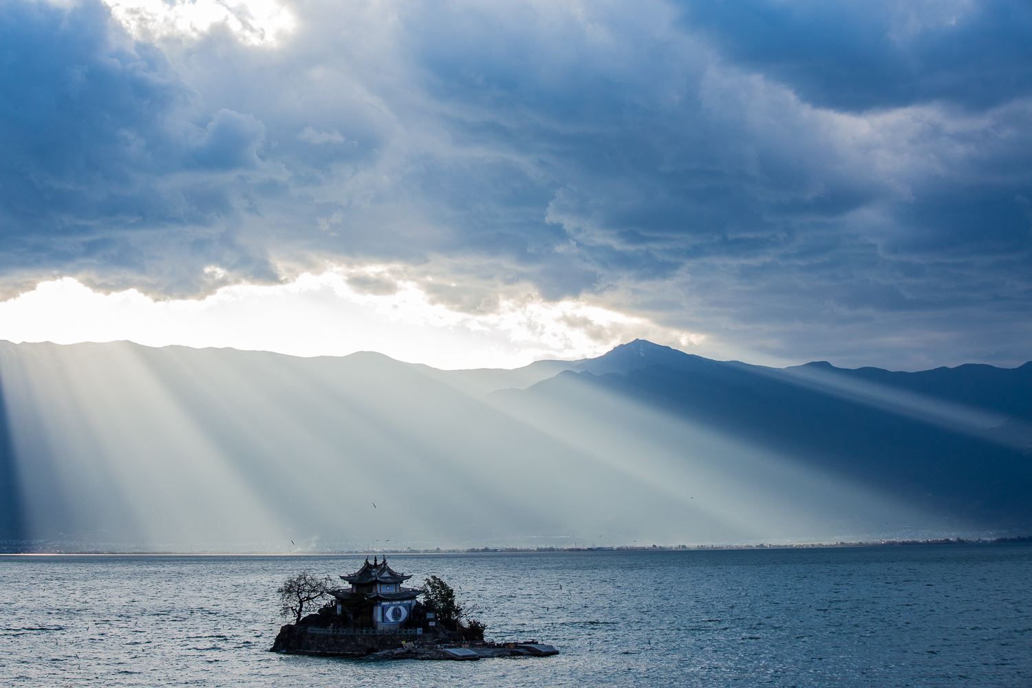 关于旅游的经典语录（美丽的风景都在脚下）