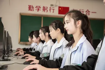 2022中专学生个人学期自我鉴定范例（精选中专生学期末自我鉴定通用范文）