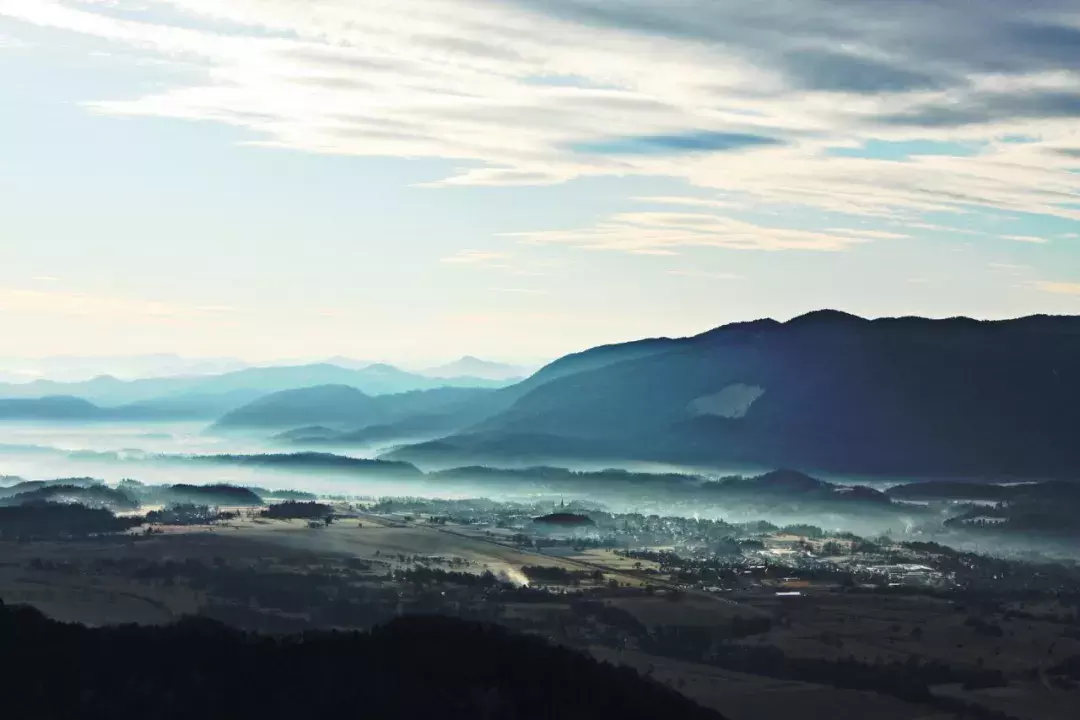 革命红色经典爱国诗词（浓浓的爱国情怀）