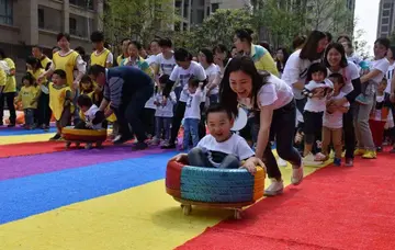 2022幼儿园亲子运动会活动方案模板（幼小亲子趣味运动会策划方案范本）