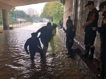 2022学校突发台风暴雨天应急预案范文（突发性台风暴雨气象灾害应急方案范本）