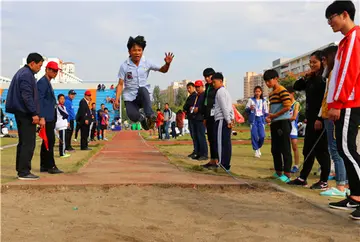 2022学生体育跳远方式教学方案范本（体育实践课跳远动作教案设计模板）