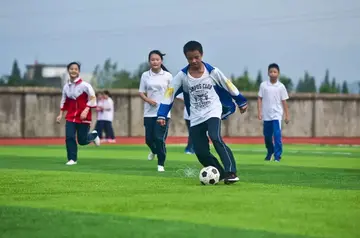 2022学生体育足球训练营活动方案范本（校园足球主题竞技比赛策划方案模板）