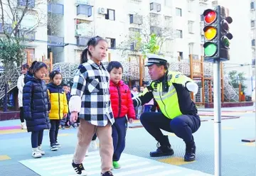 2022幼儿园安全教育日主题班会教案模板（幼儿园安全教育日宣传工作简报及目的）