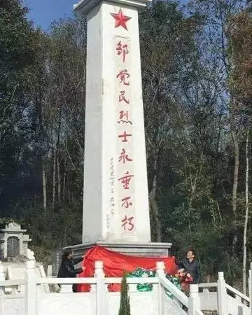 清明节纪念缅怀英雄先烈短句（不忘烈士抛忠骨,民族复兴中国梦）