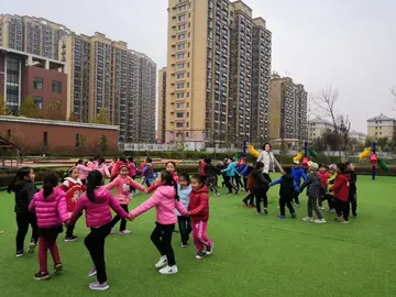 2022幼儿园小朋友体育锻炼活动教案范例（培养运动兴趣幼儿园孩子体育教案模板）