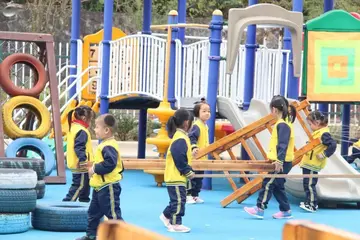 2022中班培养幼儿兴趣体育活动教案模板（中班孩子参加体育锻炼教育教案范本）