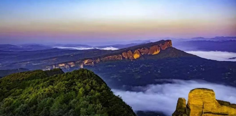 形容登山后心情的诗句（登高望远，回首山河与故乡）