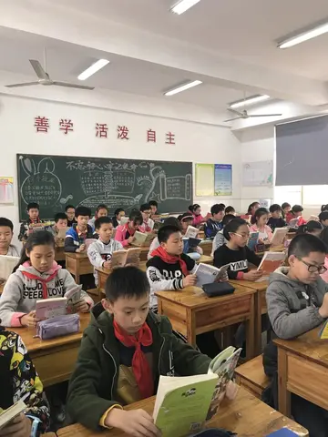 2022班主任班级管理学期工作总结范文（班主任班级管理期末个人总结范例）