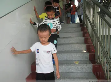 2022幼儿园楼道安全教育活动教案范本（幼儿园楼梯楼道安全知识普及教案范例）