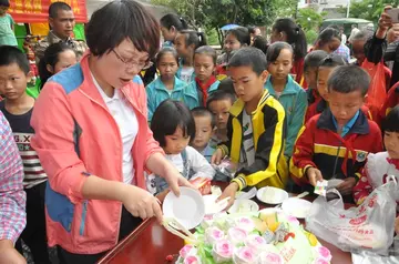 学校关爱留守儿童的活动方案及总结（学校关爱留守儿童的活动意义及内容）