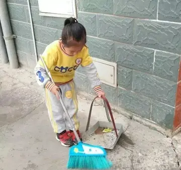 2022幼儿园地球清洁工主题活动教案模板（幼儿园孩子爱清洁宣传教育教案范本）