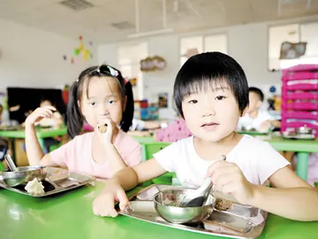 2022拯救耕地学校节约粮食主题倡议书模板（避免剩餐校园节约粮食宣传倡议书范本）