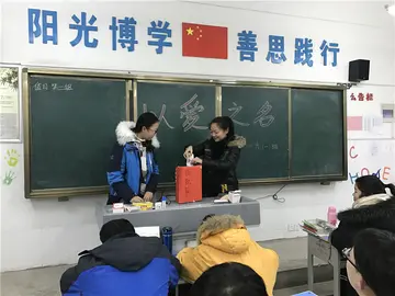 2022与爱同行慈善捐款主题活动倡议书范本（仁爱光芒慈善捐款行动宣传倡议书模板）