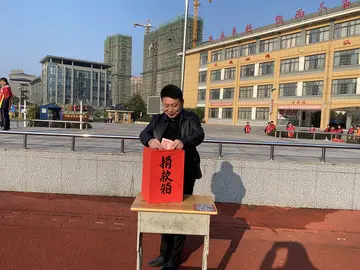 2022与爱同行慈善捐款主题活动倡议书范本（仁爱光芒慈善捐款行动宣传倡议书模板）