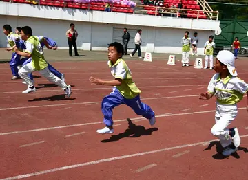 2022阳光少年小学校运会主题活动方案模板（动感校园小学运动会比拼策划方案范本）