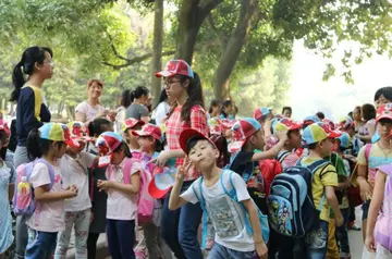 2022燕子呢喃小学生春游特色活动方案模板（柳展宫眉小学生春游游戏策划方案范本）