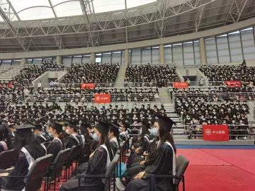 2022共话青春大学生毕业典礼讲话稿模板（诚挚祝福大学生毕业典礼演讲稿范例）