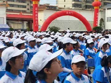 2022仰望星空六年级毕业典礼讲话稿范稿（迎接征程六年级毕业典礼发言稿范文）