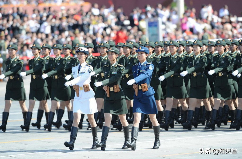 八月即将来临（愿八月里，多一点好运与精彩，建军节快乐）