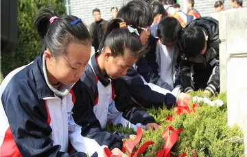 2022继承先烈遗志清明节祭英烈活动方案模板（爱家乡爱祖国清明纪念先烈策划方案范本）