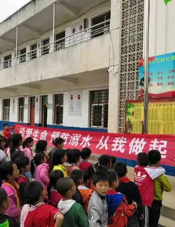 2022大声呼喊小学生防溺水活动教案范本（自防自护小学生防溺水宣传教案模板）