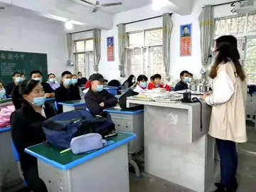 2022培养栋梁之材学生家长会活动总结范文（以情动人学校家长会开展宣传总结范例）