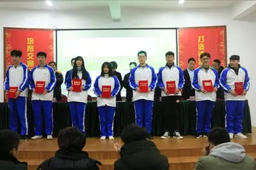 2022乐于奉献院校表彰大会活动致辞模板（富于创造校学生表彰大会讲话稿范稿）