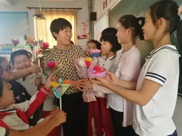 2022贺卡传真情学校教师节活动总结范文（祝愿暖师心校园教师节工作总结范例）