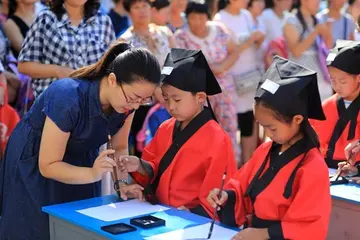 2022激励全体幼儿园开学典礼活动方案模板（稳定情绪幼儿园开学迎新策划方案范本）