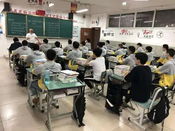 2022让美留在身边开学第一课主题教案模板（校园开学第一课安全知识普及教案范例）