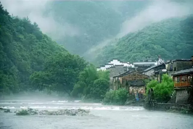 描述夏天雨后的诗词（夏天雷雨的诗句唯美）