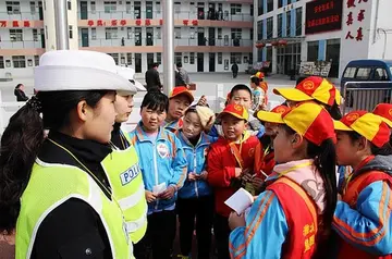 2022平安同行校园交通安全宣传方案范本（改正陋习学校交通安全普及方案模板）