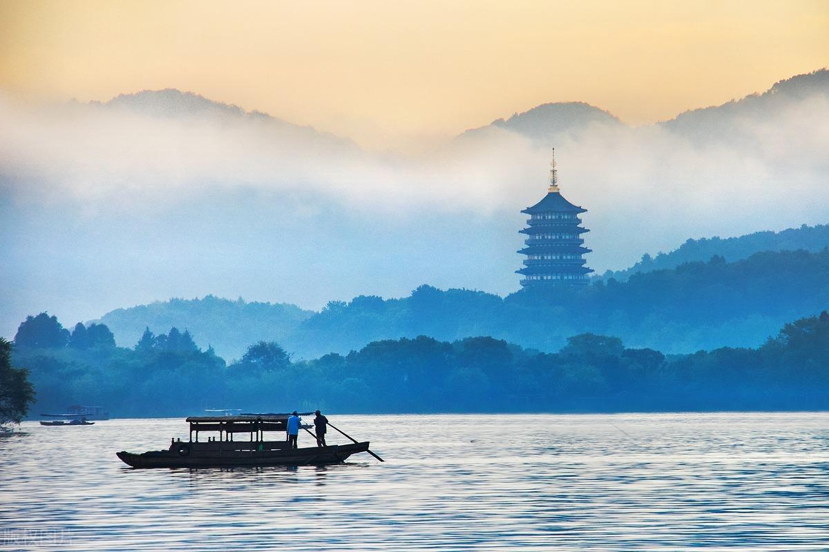 关于风景白云句子大全（若风雨敲窗，就且听风吟）