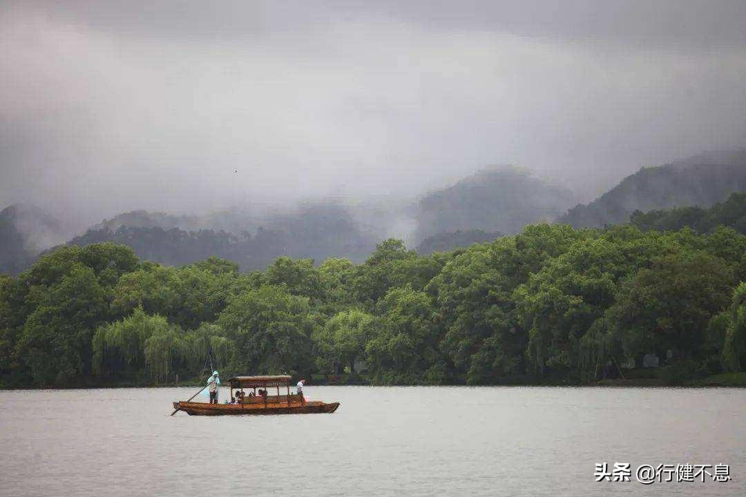 有关著名的十首夏雨诗词（聆听夏雨的诗句）