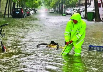 2022防暴雨安全教育教案范文（防雷电暴雨知识教案范例）