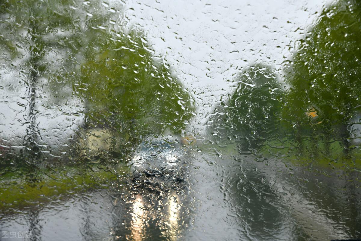 适合下雨天发朋友圈的文案（雨天走心的唯美句子）