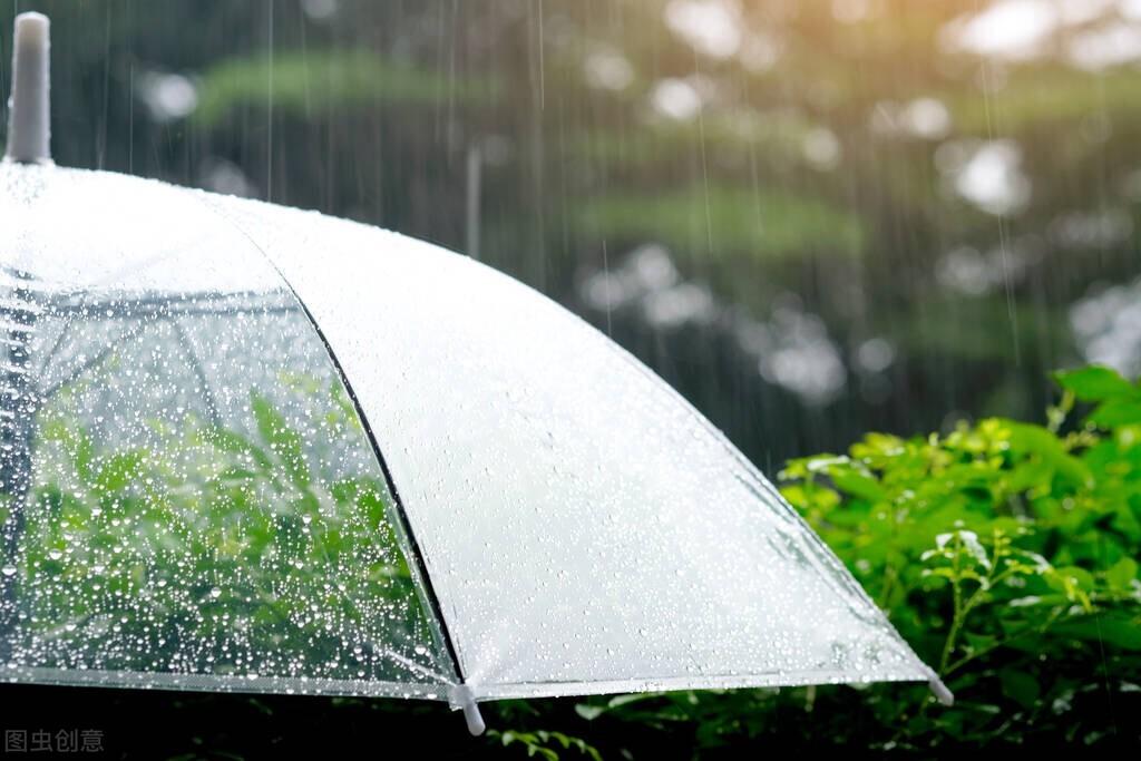 适合下雨天发朋友圈的文案（雨天走心的唯美句子）