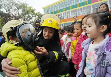 2022幼儿园消防器材教学教案范文（幼儿园消防知识普及教案范例）