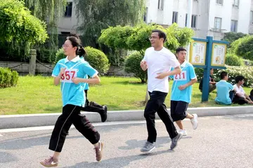 在青春的赛道上奔跑作文精选（关于奔跑的作文范例）