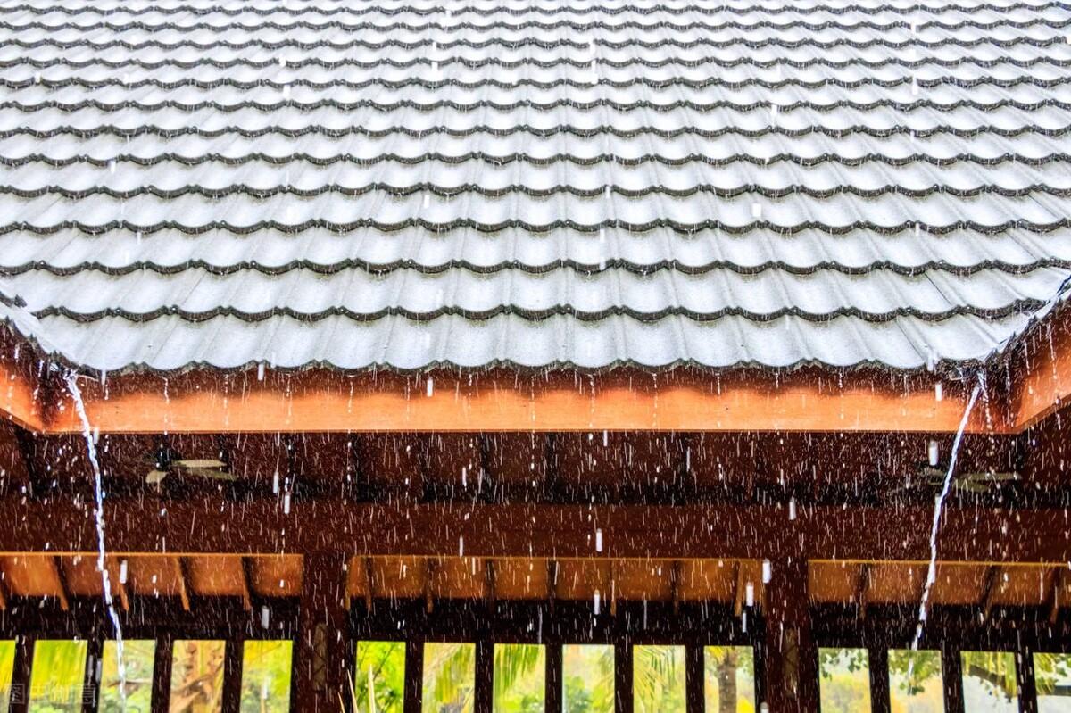 适合下雨天的温柔短句（描写雨天的唯美句子）